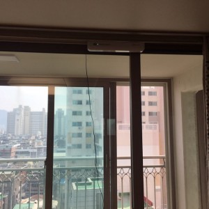 서울 중화동 가정집 베란다문에 요술자동문 매직슬라이더 설치 완료